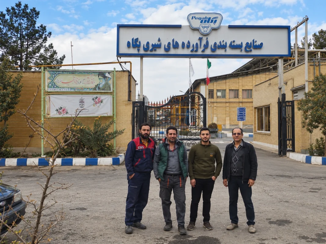 تیم دوربین مداربسته ارتباط نماگستر در کارخانه پگاه